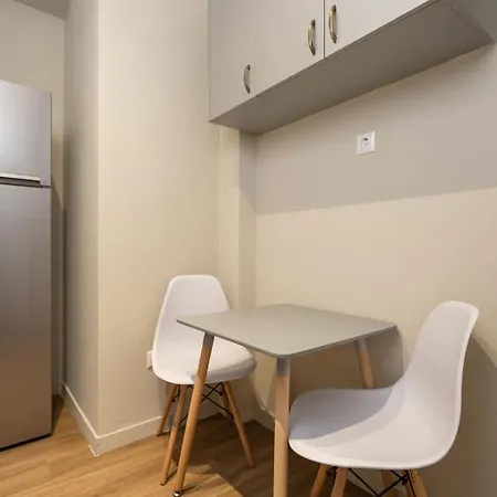 Deluxe Wood Harmony Apt Downtown Athens