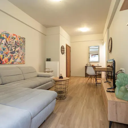 Apartment Deluxe Wood Harmony Apt Downtown Athens
