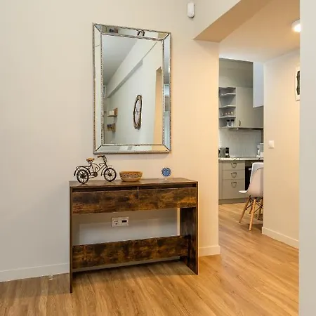 Deluxe Wood Harmony Apt Downtown * Athens
