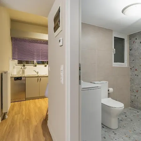 Deluxe Wood Harmony Apt Downtown *