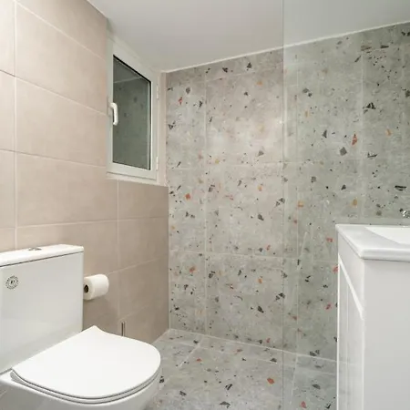 Deluxe Wood Harmony Apt Downtown Appartamento